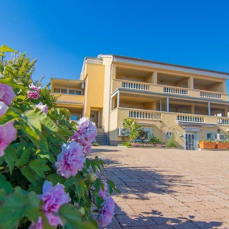 Apartments City Center Dekanic Krk Town Bagian luar foto