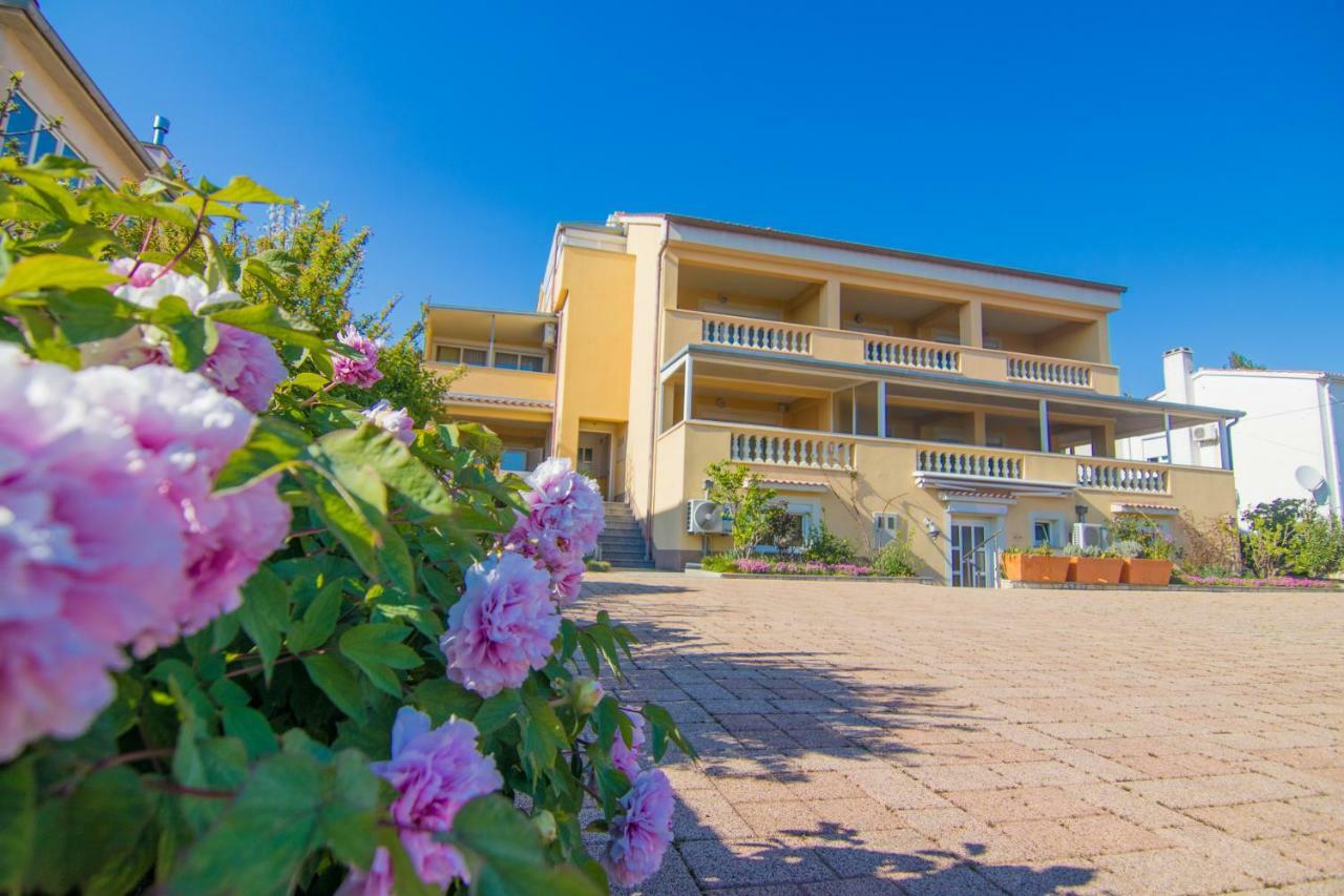 Apartments City Center Dekanic Krk Town Bagian luar foto